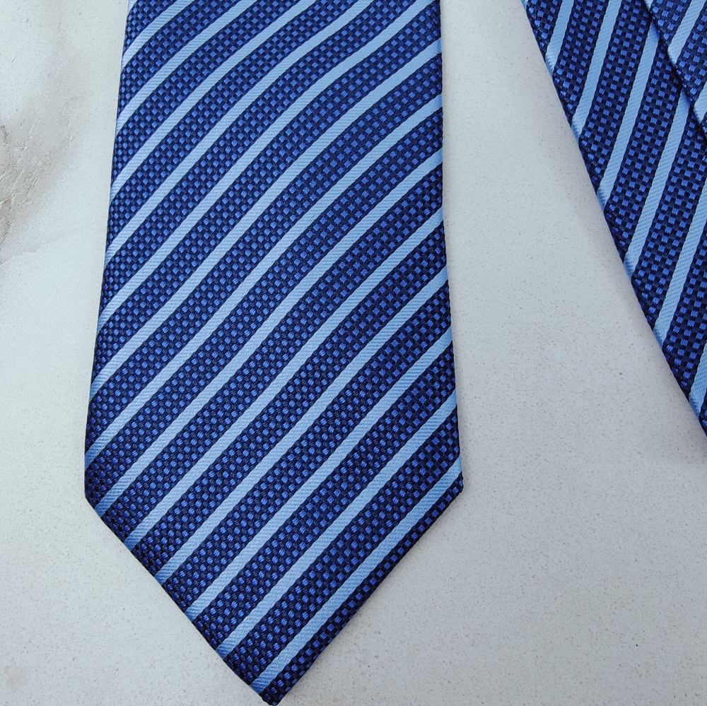 Hi-Tie Men's Blue Striped 100% Silk 3.25" Tie